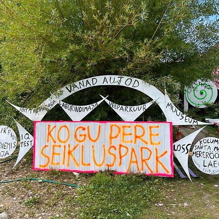 Отель Suurekivi Kuelalistemaja Reigi Экстерьер фото