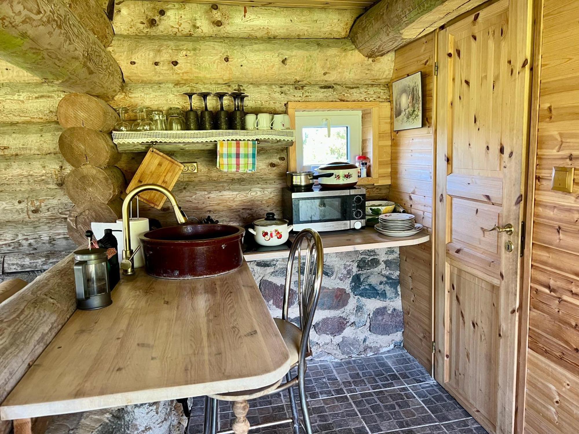 Отель Suurekivi Kuelalistemaja Reigi Экстерьер фото