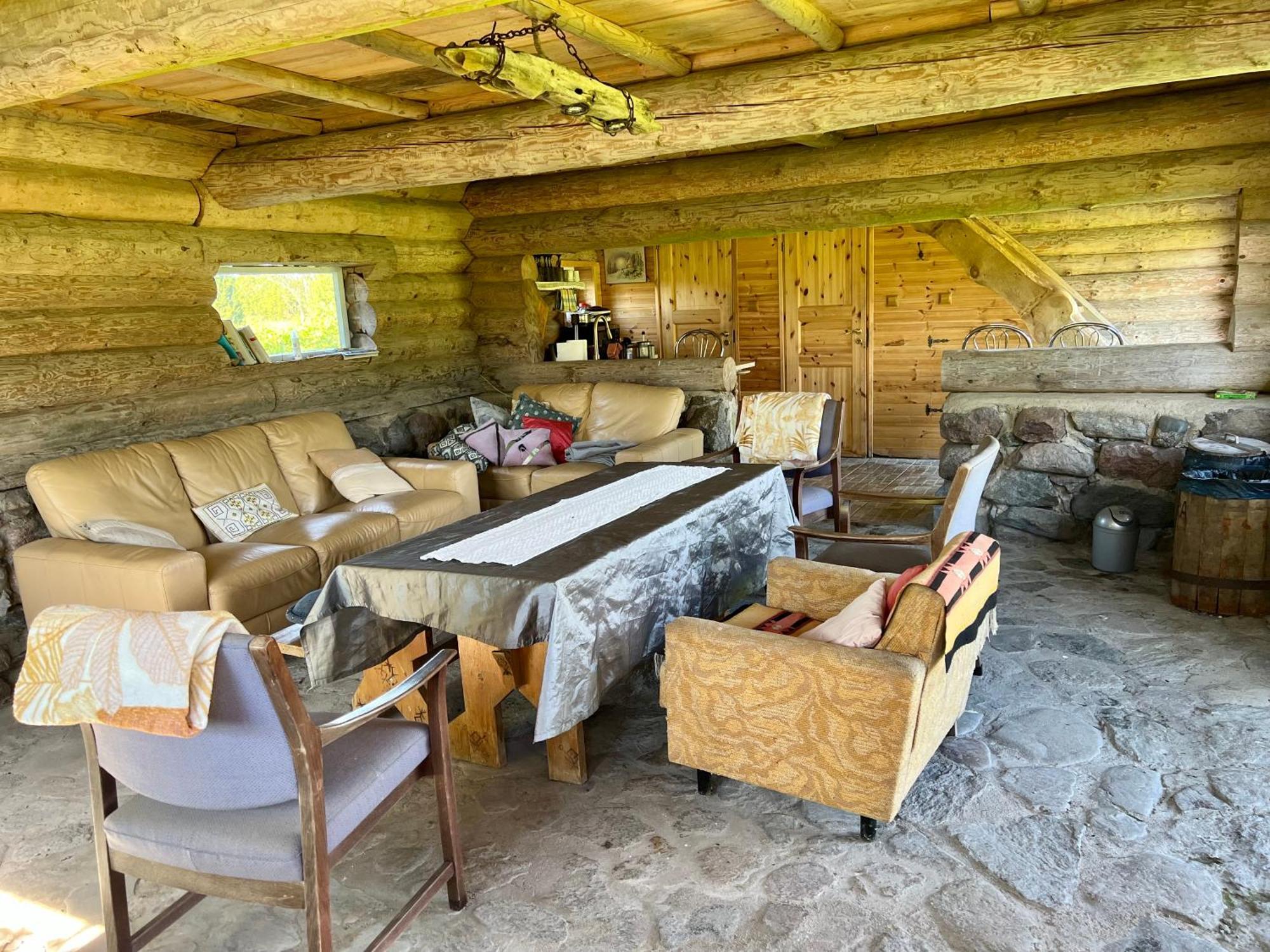 Отель Suurekivi Kuelalistemaja Reigi Экстерьер фото